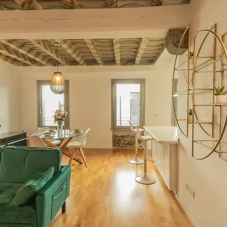 Piazza San Giacomo Emerald Loft With Parking Apartmán *